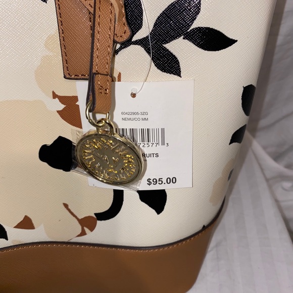 Anne Klein - Picture 3 of 10